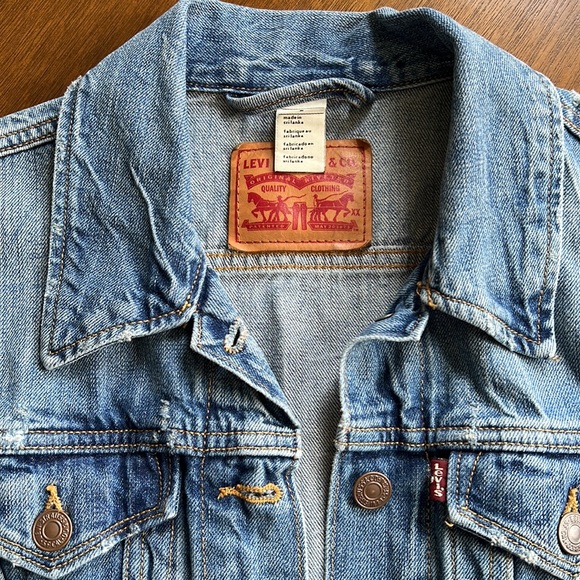 Levi’s Jean Trucker Jacket - Picture 3 of 5